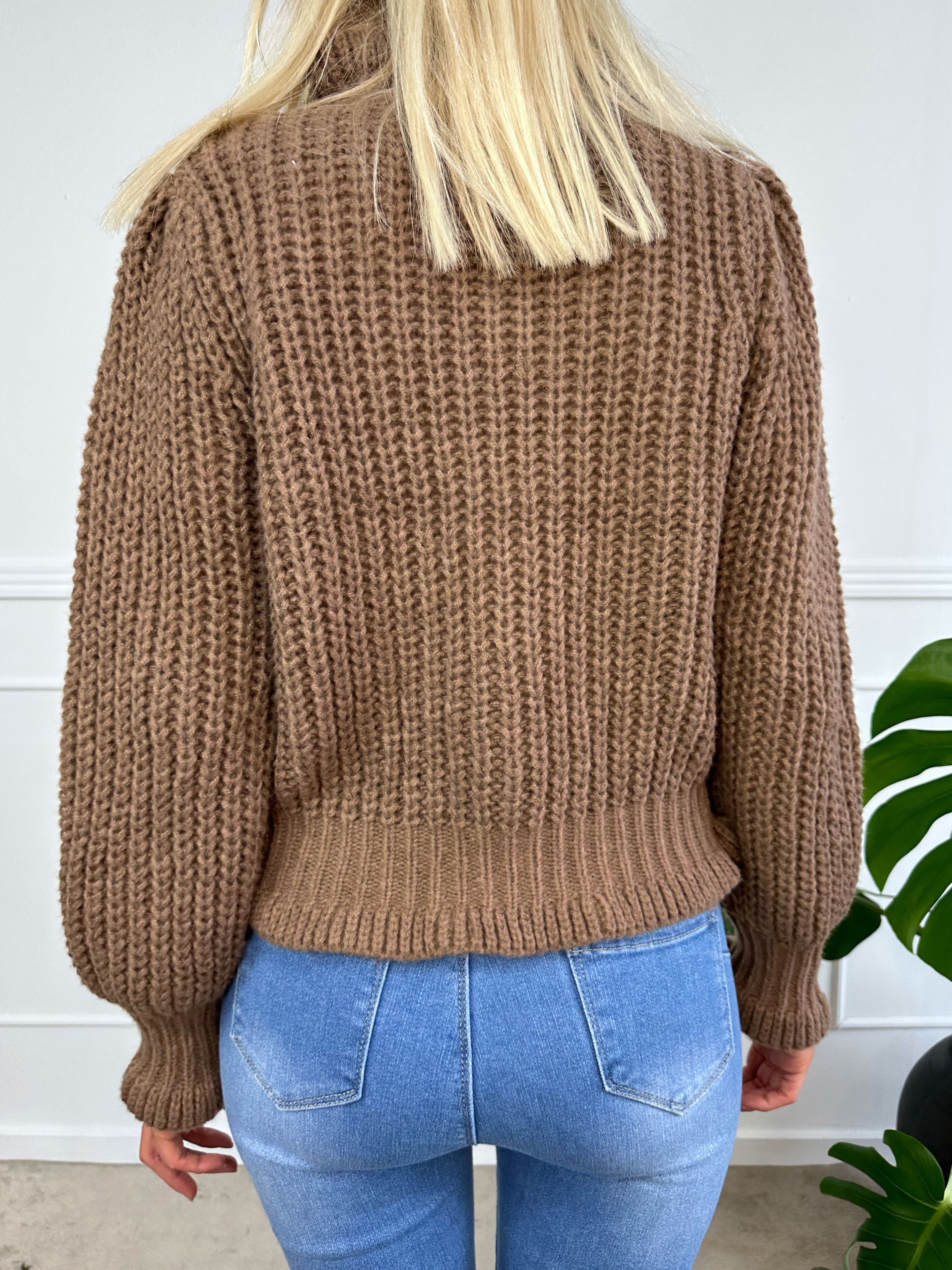 Hella - Tjock stickad tröja med söta ballongärmar